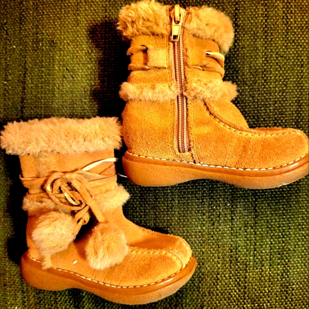 Cherokee Pre Toddler Fall/Winter Boots (Tan) Size 5. Leather/Suede Material